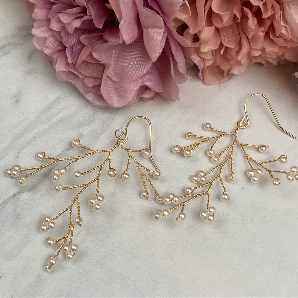 Delicate Gold and Pearl Bridal Dangle Earrings - Picture 14 of 16